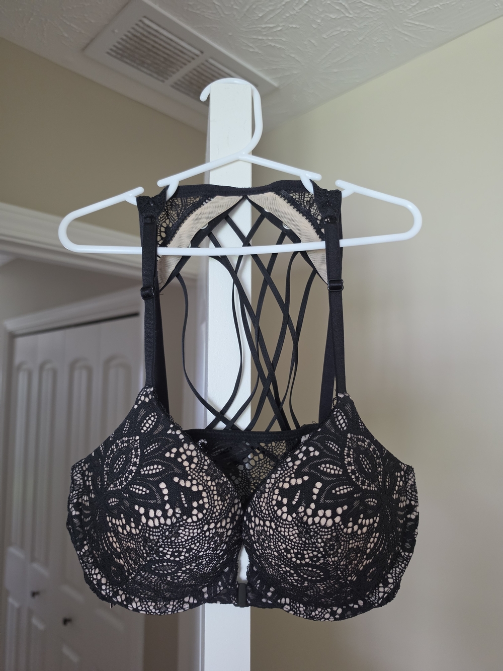 Victoria's Secret Very Sexy Push-up Bra 32C LIKE NEW!